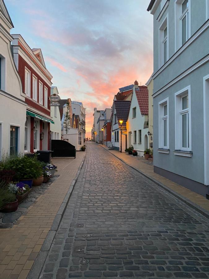 Alexandrinenstrasse In Warnemuende Homestay *